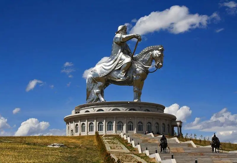 Genhgis Khan statue full