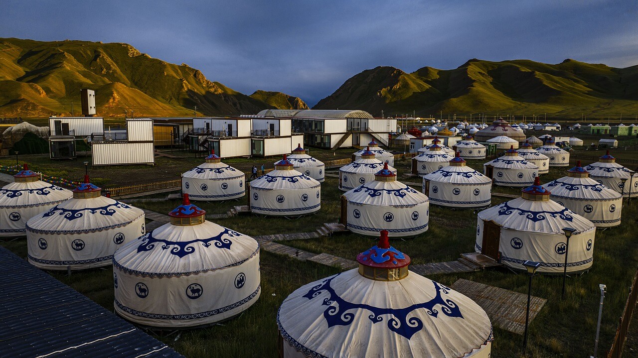 How to build a Mongolian yurt