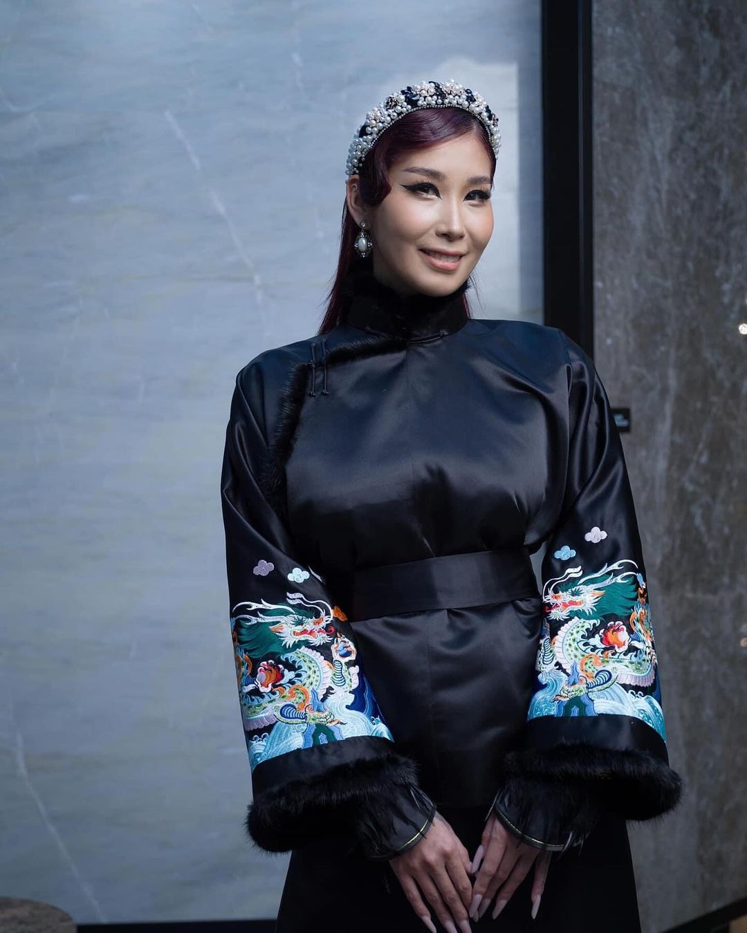 Tugs Mongolian women wear black deel