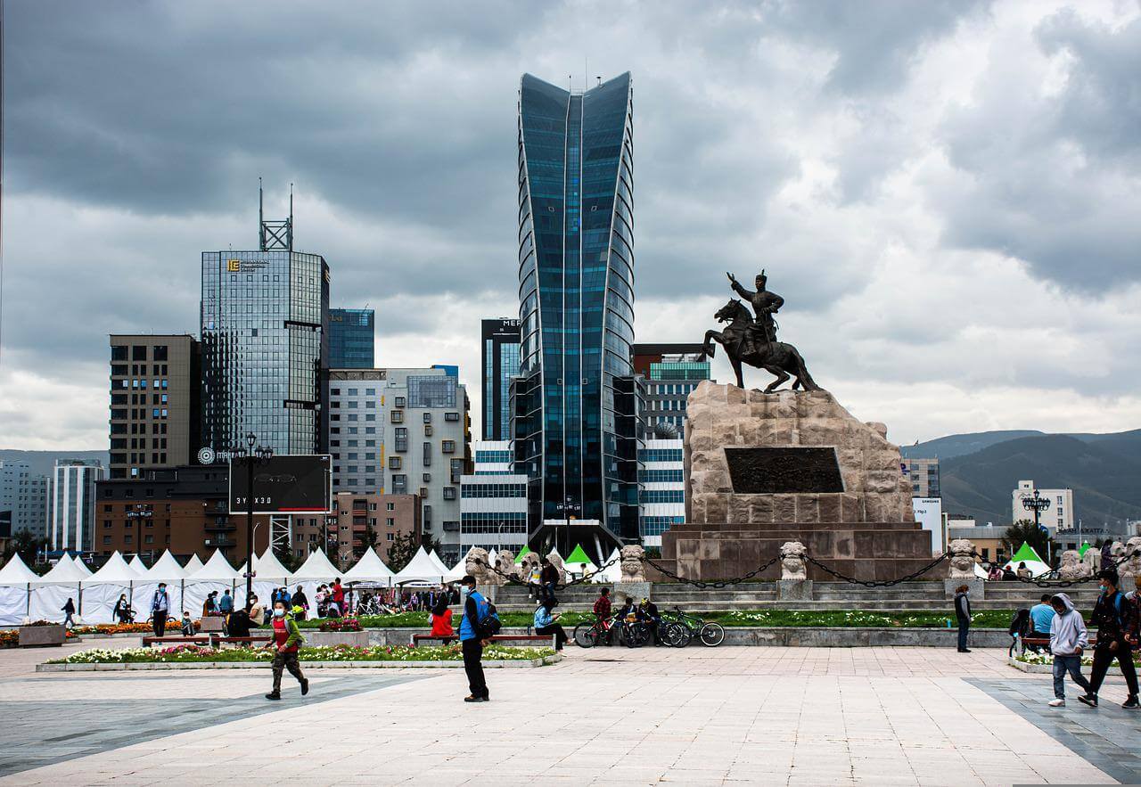 Mongolia, Ulan Bator, Sukhbaatar square, Louis Vuitton shop