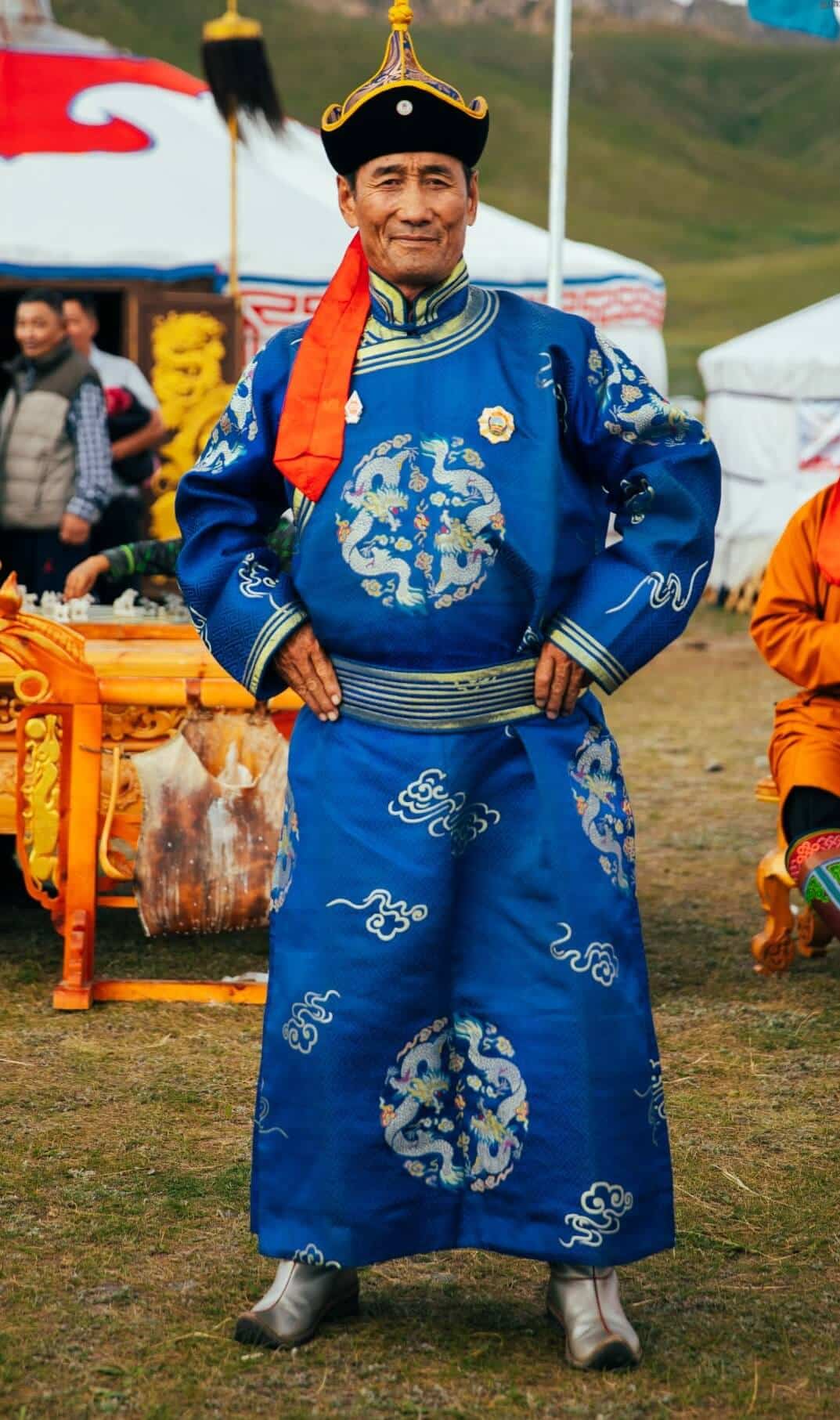 traditional mongolian clothing men