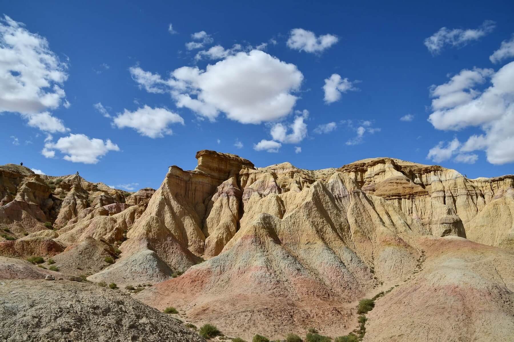 mongolian gobi tsagaan suvarga