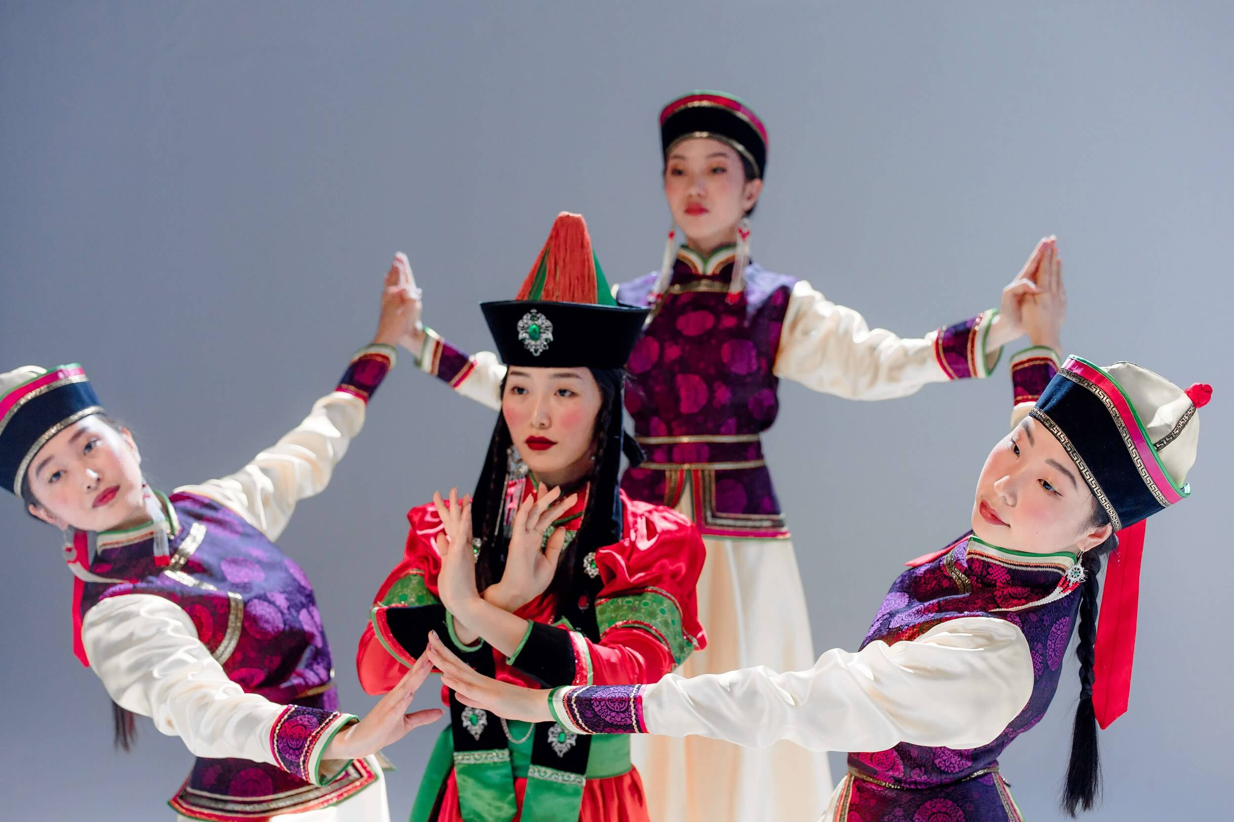mongolian women dancing