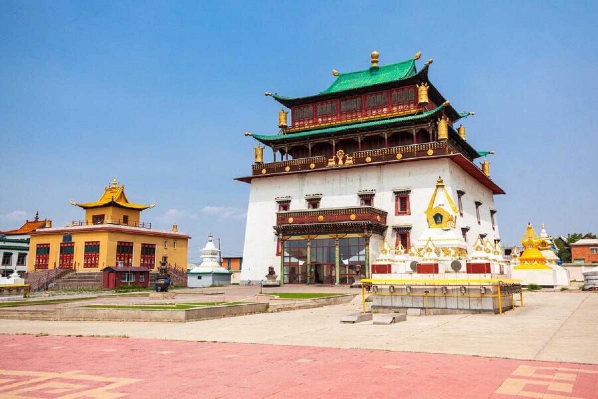 gandantegchinlen gandan monastery is chinese style tibetan buddhist monastery mongolian capital ulaanbaatar 78361 7712