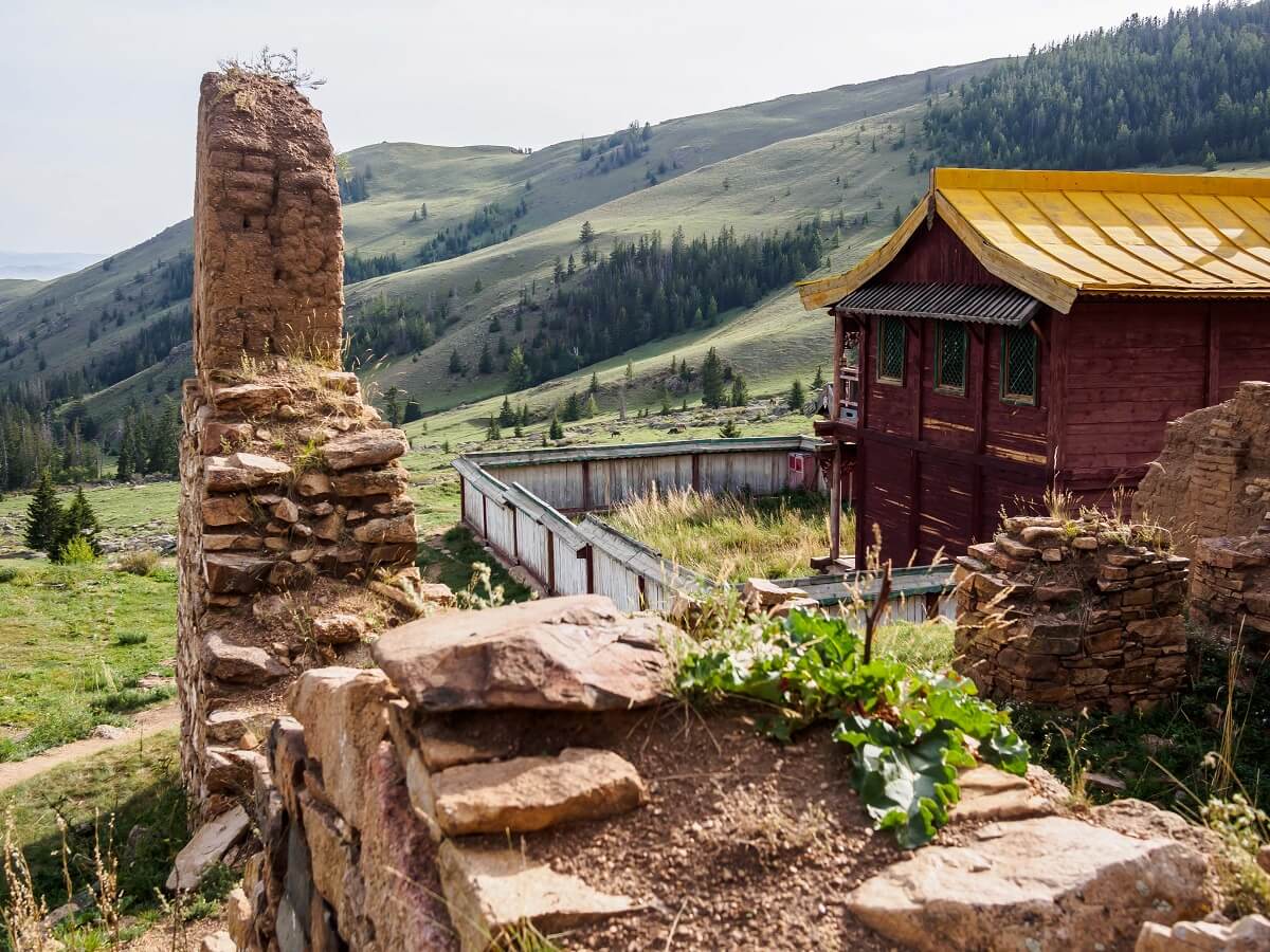 Manzushir monastery