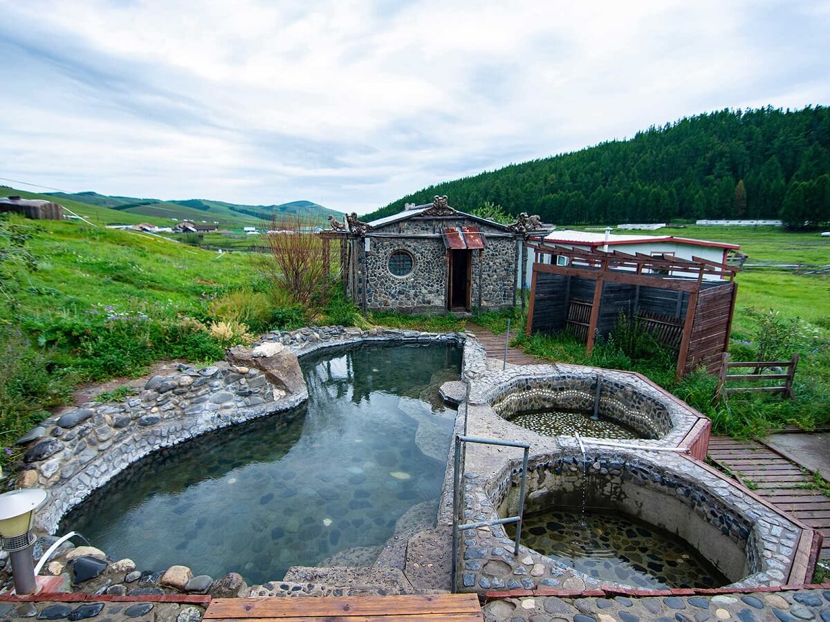 Tsenkher hot spring