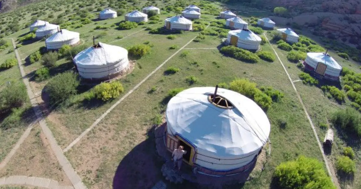 High-End Glamping Ger Resorts: Tourism Evolution 22 The Rise of Ger Resorts